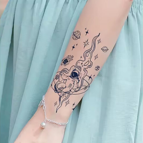 Dezentes temporäres Tattoo Motiv auf Frauenunterarm